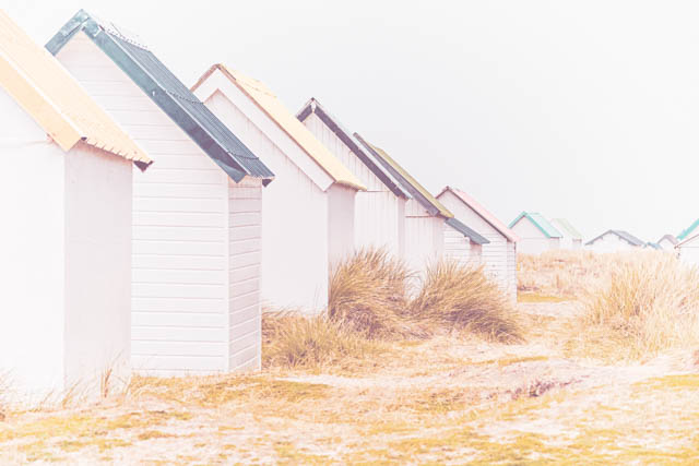 Délire photographique avec les cabanes de Gouville sur Mer par Lionel DIVAY