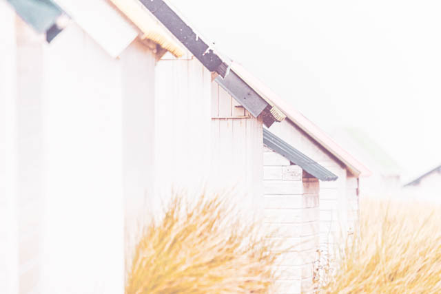 Délire photographique avec les cabanes de Gouville sur Mer par Lionel DIVAY