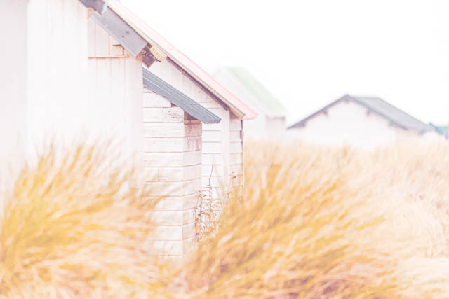 Délire photographique avec les cabanes de Gouville sur Mer par Lionel DIVAY