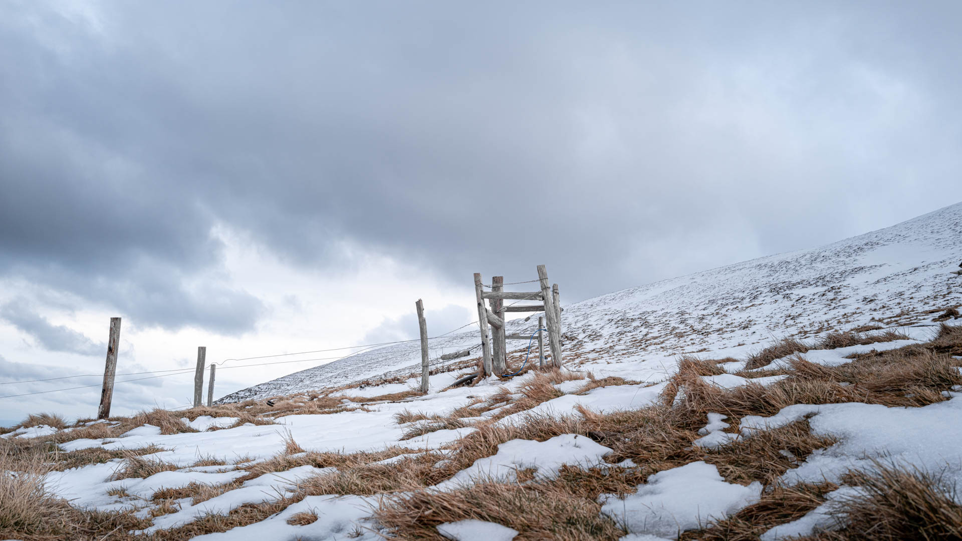 Photo couleur d'une montagne sous la neige par Lionel DIVAY