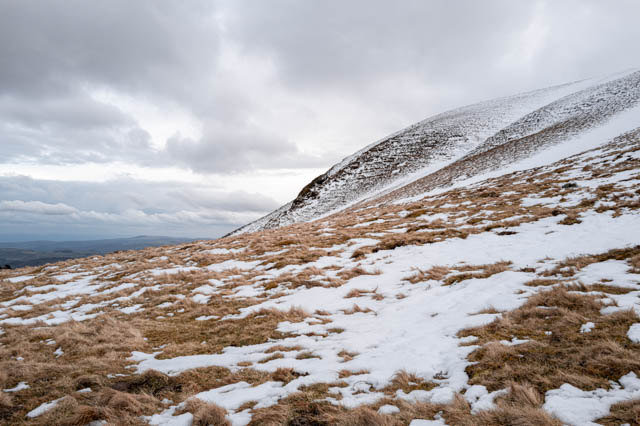 Photo de montagne sous la neige