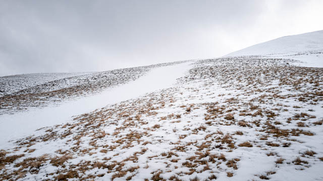 Photo de montagne sous la neige