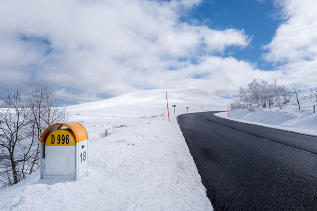 Photo de montagne sous la neige