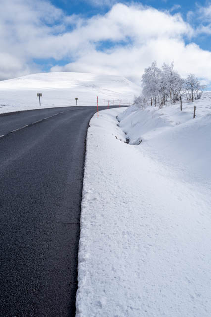 Photo de montagne sous la neige