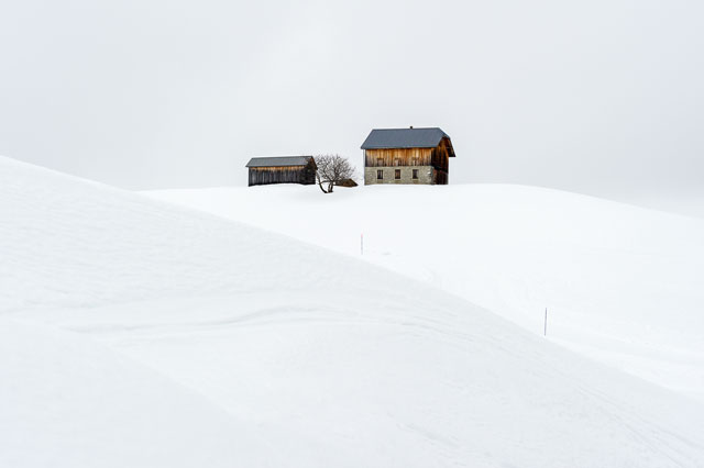 Photo de montagne sous la neige