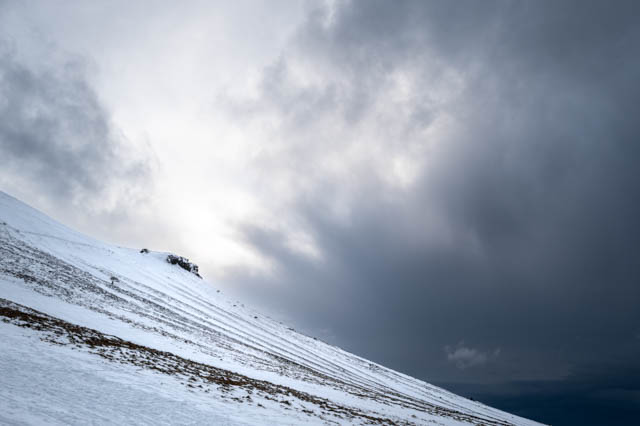 Photo de montagne sous la neige